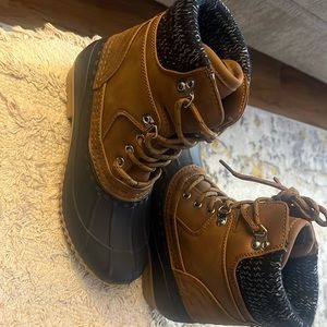 Brand-new Tommy Hilfiger boot very light weight